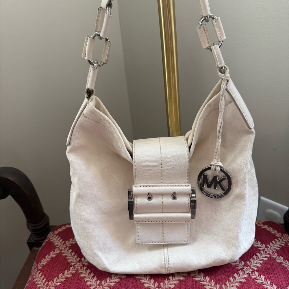 Michael Kors ivory shoulder handbag buckle